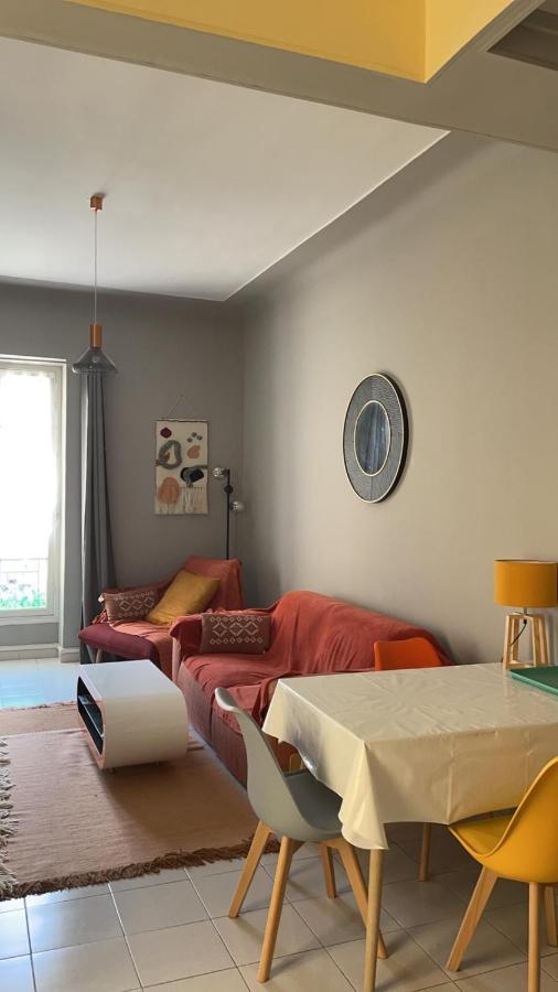 Appartement Au Centre De Niza Exterior foto