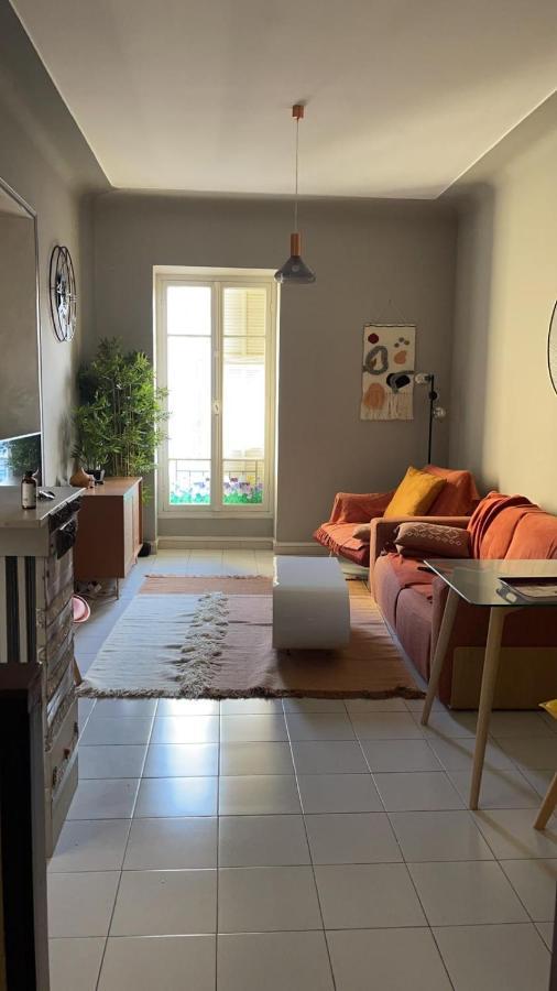 Appartement Au Centre De Niza Exterior foto
