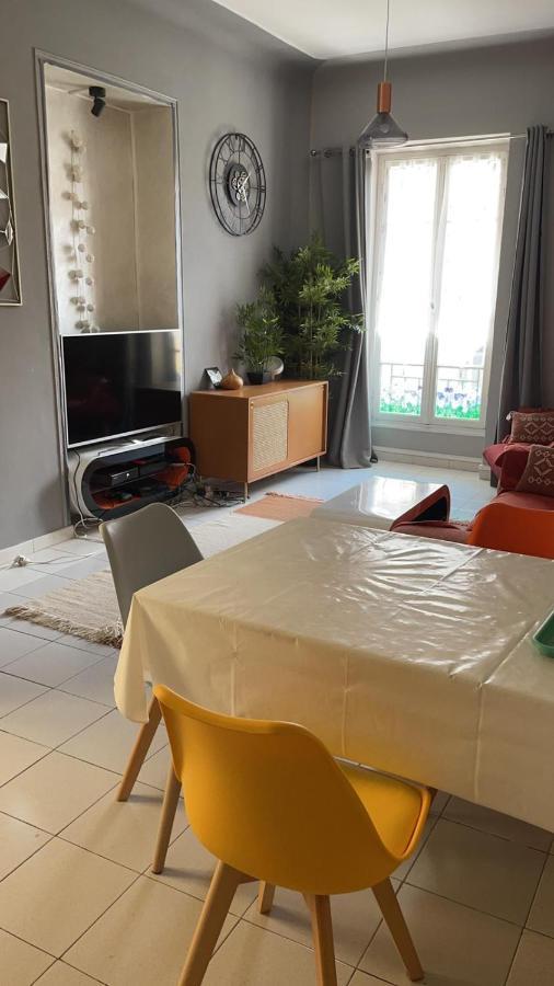 Appartement Au Centre De Niza Exterior foto