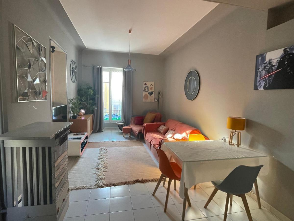 Appartement Au Centre De Niza Exterior foto