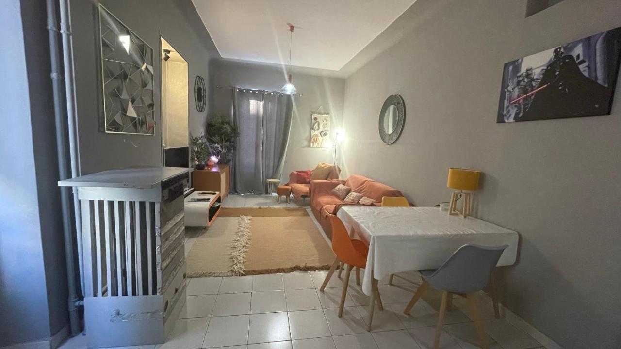 Appartement Au Centre De Niza Exterior foto