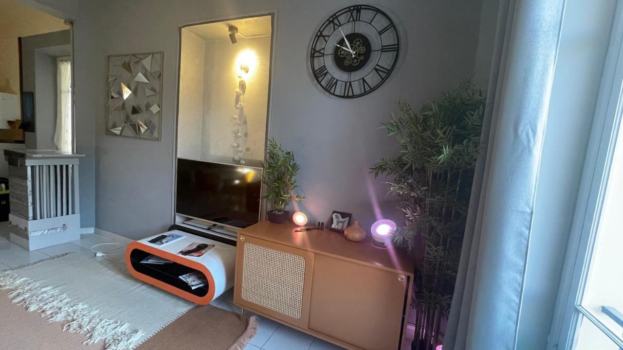 Appartement Au Centre De Niza Exterior foto